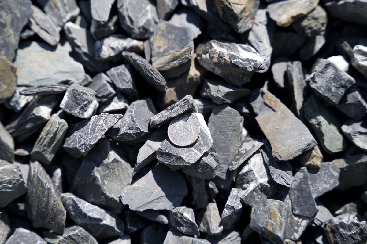 Black Slate Chips thumbnail 2