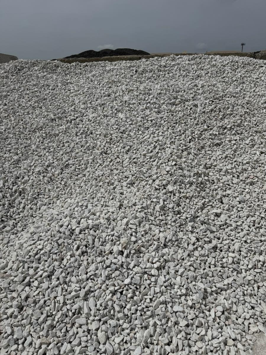 White Marble Chips thumbnail 3