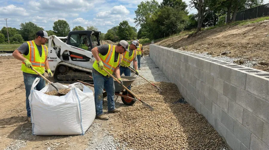 Pea gravel installation process for retaining wall