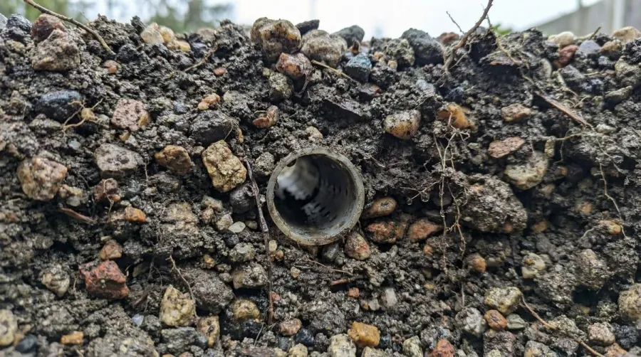 Soil composition showing gravel particles in drainage system