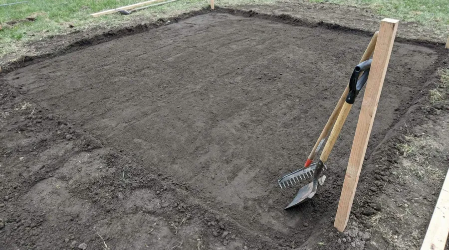 Step-by-step installation process showing ground preparation, fabric installation, and gravel placement