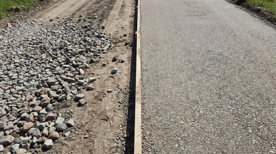 Comparison of loose gravel vs hardened surface