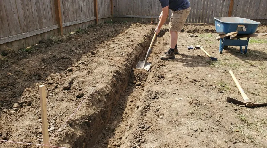 Retaining wall installation process with gravel base