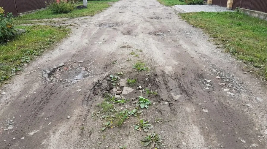 before and after installation shots showing proper gravel application in driveway and garden settings