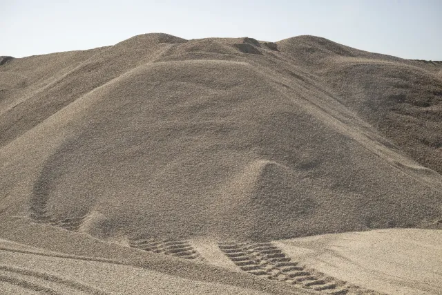 3/8" Natural Pea Gravel — photo 10