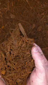 Red Hardwood Mulch thumbnail 2