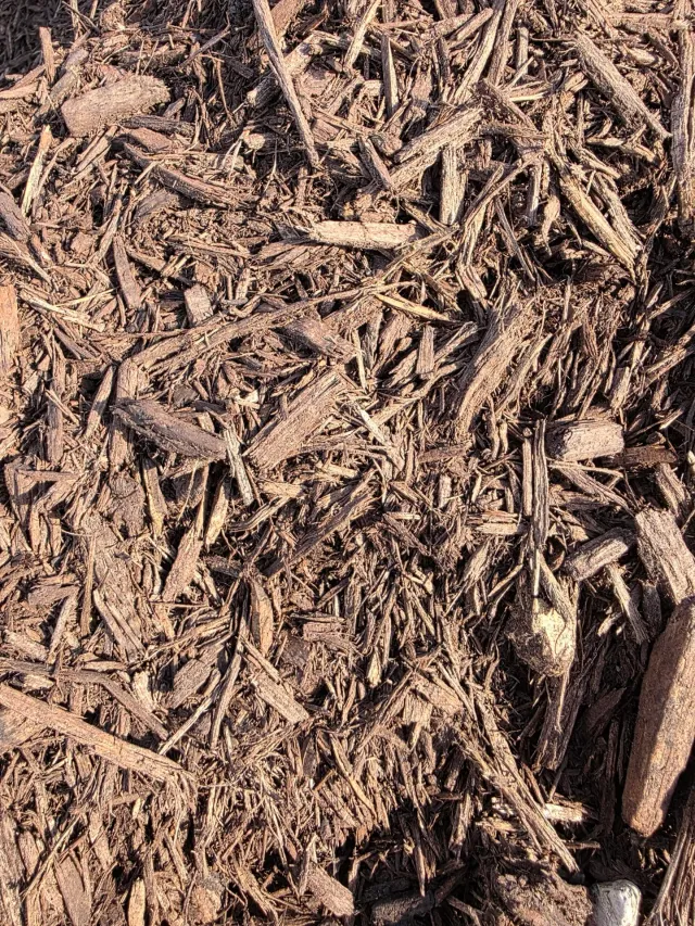 Shredded Hardwood Mulch — photo 2