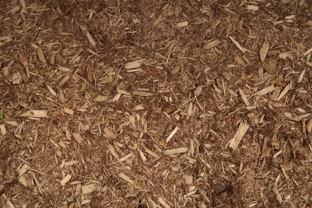 Shredded Hardwood Mulch (Brown)
